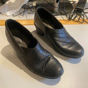 Clark’s - Size 9M  - Womens Black Leather Emslie Warbler Comfort Heeled Loafers
